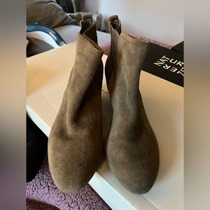 BCBG ankle boot army green suede 9.5